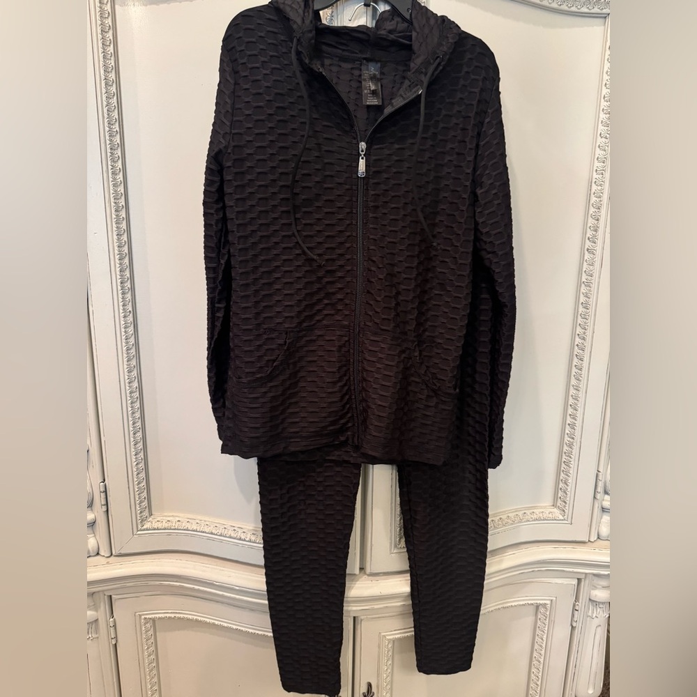 Textured Black Zip-Up Jacket and Pants Set